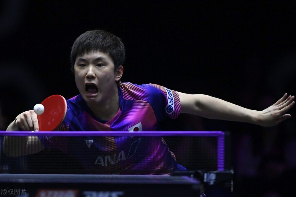 通过丝袜发出的耳语